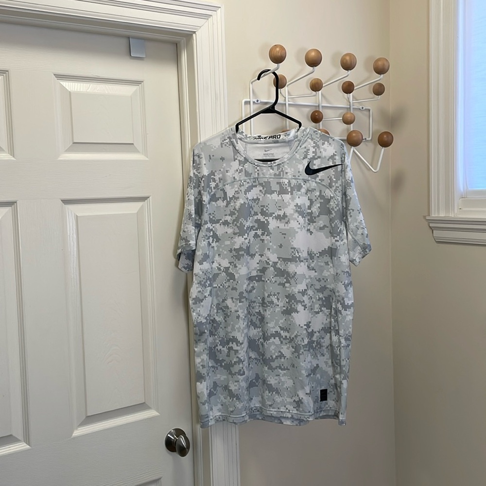 Nike - Pro Hyper Cool Short Sleeve Workout Shirt - White / Grey - XL